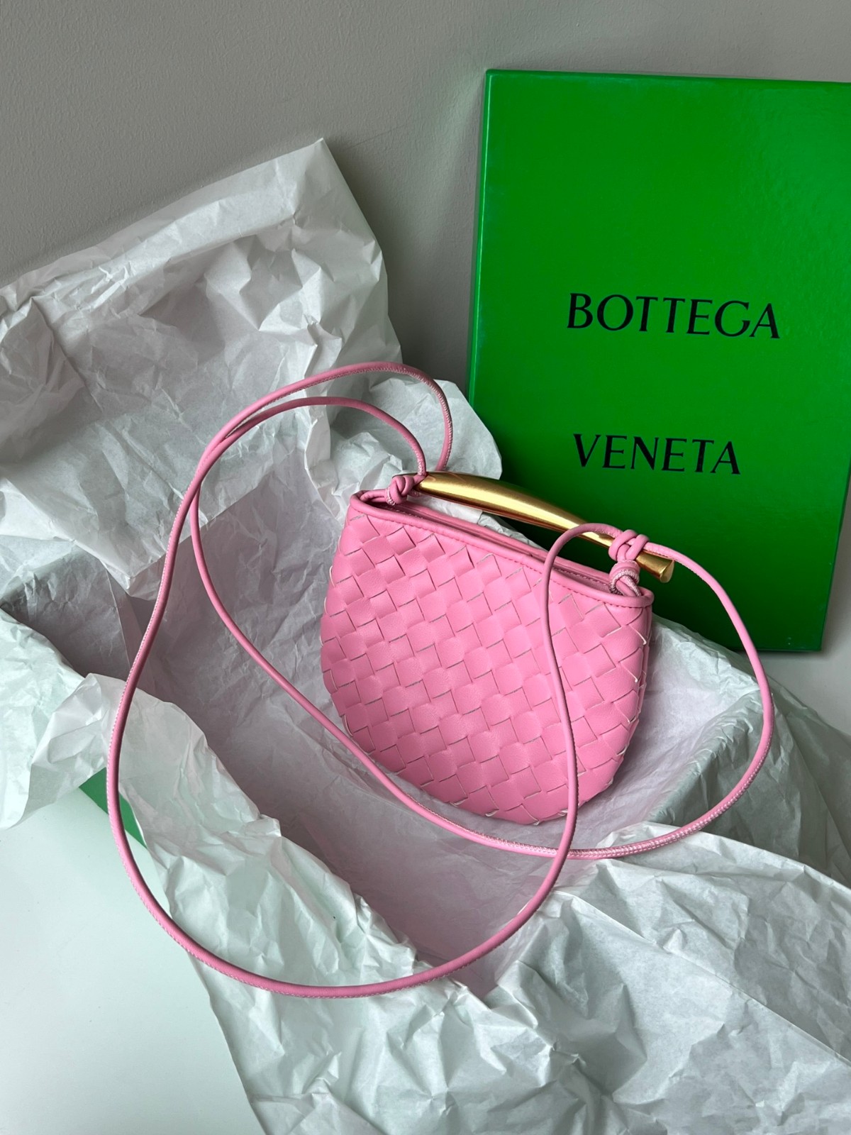 可愛い ボッテガ・ヴェネタ バッグ コピー 大人気 上品 ミニ サーディン ショルダーバッグ ピンク