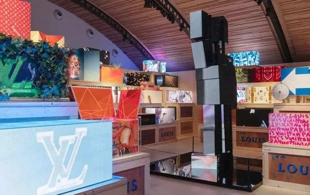 ルイ・ヴィトンの200周年紀念展：スーツケースをテーマの巡回展にします