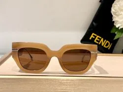 フェンディ サングラス コピー スタイリッシュなデザインと保護性能を兼ね備えた一品