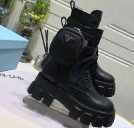 プラダ ブーツ コピー スタイリッシュで機能的な一足
