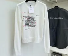 クリスチャン・ディオールのセーターコピー品で実現する洗練された冬のスタイル
