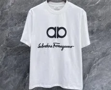 サルヴァトーレ・フェラガモ 半袖Tシャツ コピーでカジュアルに高級感をプラス