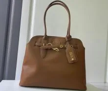 優雅で実用的なミュウミュウ レディースバッグ コピー