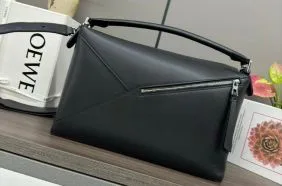スタイリッシュなロエベ メンズバッグ コピーで洗練されたコーデを