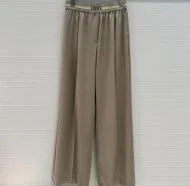 エレガンスをプラスするロエベ スラックス コピー