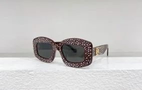 ロエベ メガネ コピーでスタイリッシュな視界を手に入れる
