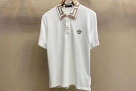 ヴェルサーチ 半袖Tシャツ コピーで個性派スタイルを演出