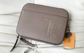 トッズ メンズバッグ コピーでスタイリッシュな日常を演出