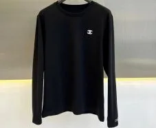 高品質なシャネルコピー長袖Tシャツでスタイリッシュな秋冬コーデを楽しむ