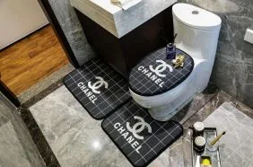 シャネルコピーのトイレマットセットでバスルームにラグジュアリーをプラス