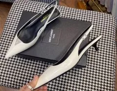 優雅と快適さを兼ね備えたイヴ・サンローランレディースシューズコピーで洗練されたスタイルを実現