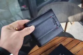 アルマーニ 財布 コピーで上品さと実用性を両立