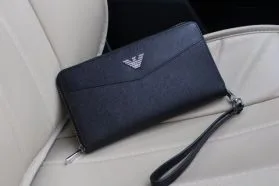 アルマーニ メンズ財布 コピーでシンプルなエレガンスを手に入れる