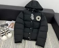 クロムハーツ女性用ダウンジャケットコピー高品質で冬をおしゃれに