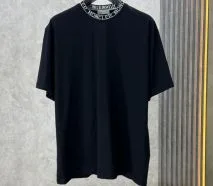 モンクレール半袖Tシャツコピーで夏の洗練スタイルを手に入れる