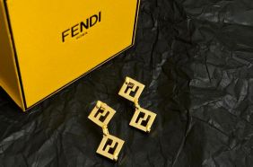 フェンディ アクセサリー コピーで洗練されたスタイルを加える