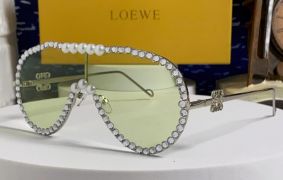 ロエベ サングラス コピー｜洗練されたデザインと高品質の融合
