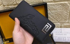 ヴェルサーチ メンズ財布 コピー｜高級感と機能性を兼ね備えたVERSACEレプリカ