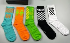 オフホワイト 靴下 コピー｜快適な履き心地とデザイン性を兼ね備えた人気商品