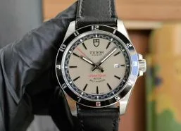 チューダー コピーで体感するTUDORの伝統とモダンな魅力