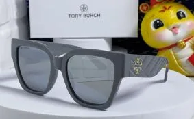 トリー バーチ メガネ コピーで叶える知的で洗練された印象