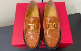 上品さが際立つヴァレンティノ モカシン コピー、Valentinoの魅力を丁寧に再現した逸品