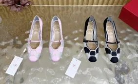 上質で安心して購入できるヴァレンティノ パンプス コピーの魅力とは