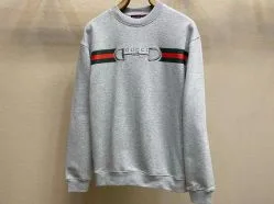 スーパーコピー 長袖Tシャツで快適かつおしゃれに秋冬を楽しむ