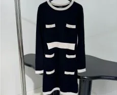 スーパーコピー ワンピースで女性らしさを引き立てるスタイル
