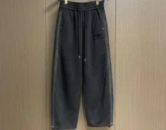 スーパーコピー カジュアルパンツで快適な日常を演出