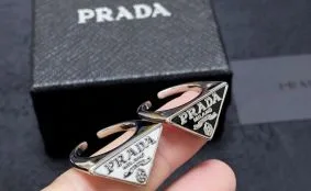 高品質プラダ アクセサリー スーパーコピー通販特集