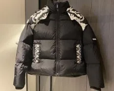 【N級品】ヴェルサーチ 女性用ダウンジャケット スーパーコピー