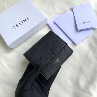 セリーヌ 財布 三つ折り コピー Celine セリーヌのコーナーは3割引で コーナーの頭には手のひら牛皮がついています