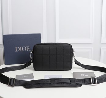 外側糊面「Dior」マーク 内部に「Dior」マークを印刷し 外側ファスナーポケット1つ クリスチャンディオール バッグ メンズコピー