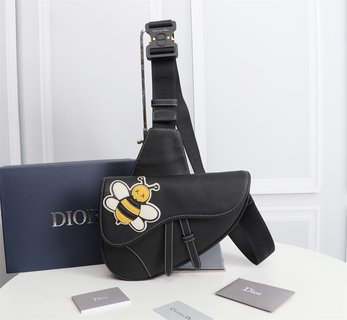 Diorディオール ディオール バッグ 黒コピー メンズSADDLEメンズショルダーバッグ バストバッグ 黒の牛皮革