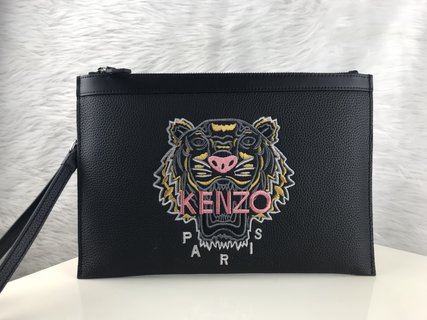 KENZO（ケゾン ）Tiger刺繍のバッグ ケンゾー バッグ 人気 コピー  皮紋がはっきりしていて 皮の光沢が非常によく見えます