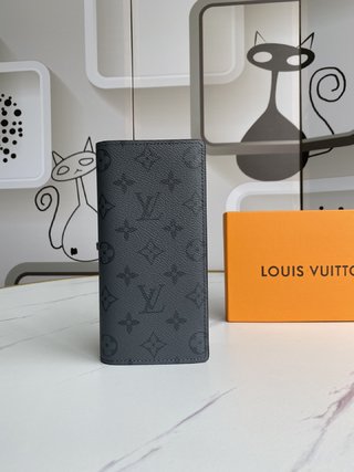 ルイ・ヴィトン 財布 安いコピー  2021年夏 LV Escale皮具とアクセサリーシリーズが再び新顔になる