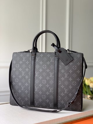 黒のブリーフケース TOTEバッグの新しいLV Aerogram Toteバッグは柔らかくて繊細な粒の小さな牛革を取材し ルイヴィトン バッグ 一覧コピー