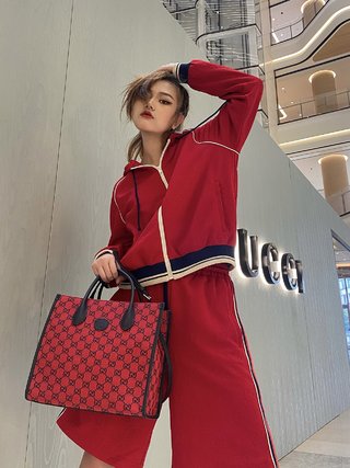 ッチの古典的なトートバッグはまた古典を創造し Gucci Toteを新しい配色で再演出し グッチ バッグ アウトレット コピー