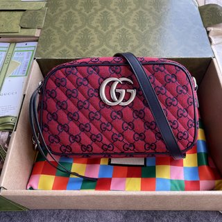 ッチの古典的なトートバッグはまた古典を創造し Gucci Toteを新しい配色で再演出し グッチ バッグ アウトレット コピー