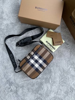 早秋の新型帆布のチェック柄のカメラバッグ 最近burberryのこのカメラバッグが大好きです バーバリー バッグ 購入 コピー