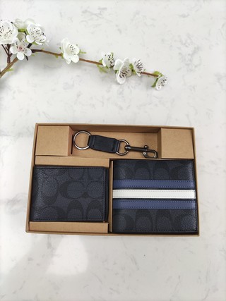 coach コーチの新型ファッションショートの3点セットで出荷され 細部の処理が非常に正確です コーチバッグ 財布 コピー