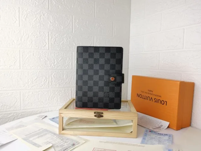 ルイヴィトン LOUIS VUITTON ダミエ・グラフィット アジェンダMM 手帳カバー R20242 激安 コピー 新品