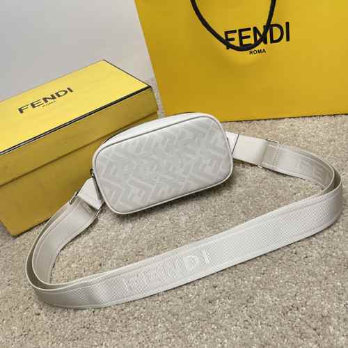 FENDI カメラケース フェンディ バッグ 人気 コピー メンズ スモール ショルダーバッグ