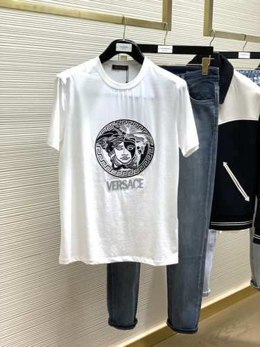 ヴェルサーチェ Tシャツ コピー 定番 人気 メドゥーサ ロゴ 半袖Tシャツ メンズ トップス