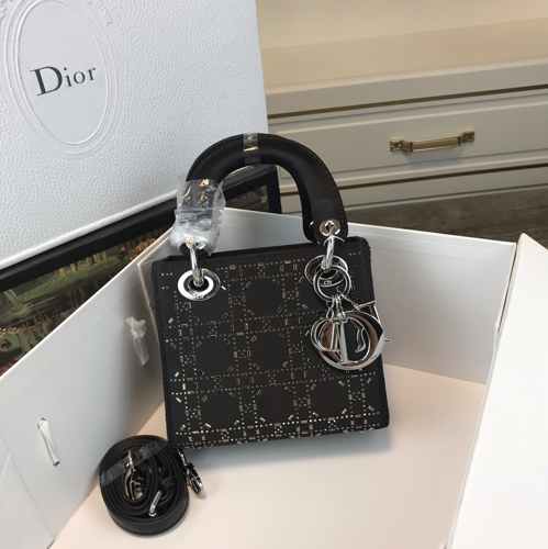 クリスチャン・ディオール バッグ コピー 大人気 LADY DIOR カナージュ サテン ミニバッグ ブラック