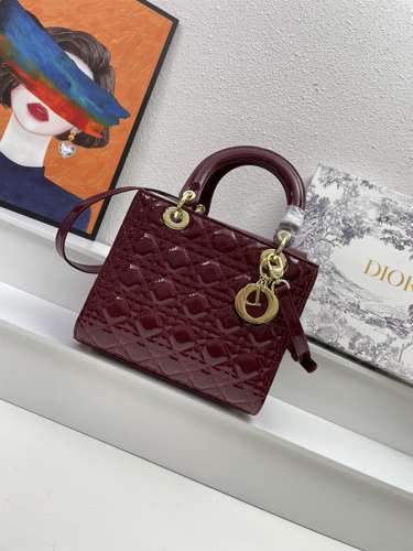 クリスチャン・ディオール バッグ コピー ハンドバッグ LADY DIOR パテントレザー ミディアムバッグ 