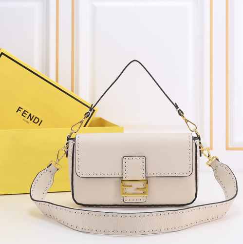 定番 人気 FENDI フェンディ ハンドステッチ ミディアム バゲットバッグ コピー ホワイト