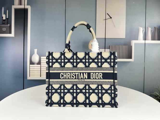 大人気 DIOR BOOK TOTE バッグ ミディアム クリスチャン・ディオール バッグ コピー 