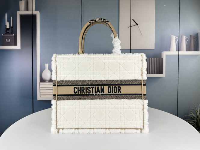 【新作♪秋冬にピッタリ♪】DIOR BOOKTOTE バッグ ラージ クリスチャン・ディオール バッグ コピー